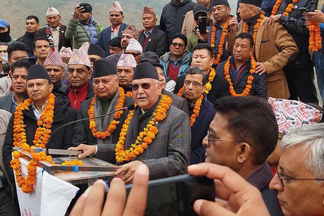 एमालेको झुलाघाट–चिवाभञ्ज्याङ संकल्प यात्रा शुरु, अध्यक्ष ओलीले गरे उद्दघाटन 